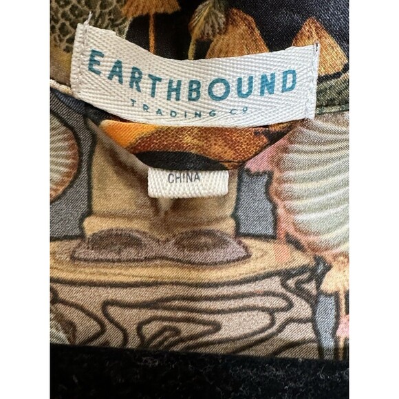 Earthbound Trading Co Mushroom & Gnome Button Up Collared Shirt Women’s Size S - Picture 11 of 11